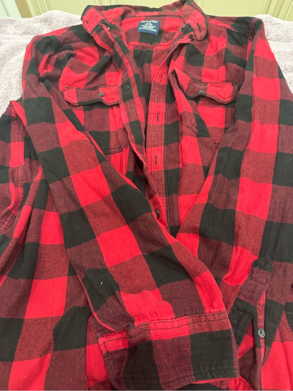 Men's Red and Black Buffalo Plaid Flannel Shirt (CL-5)